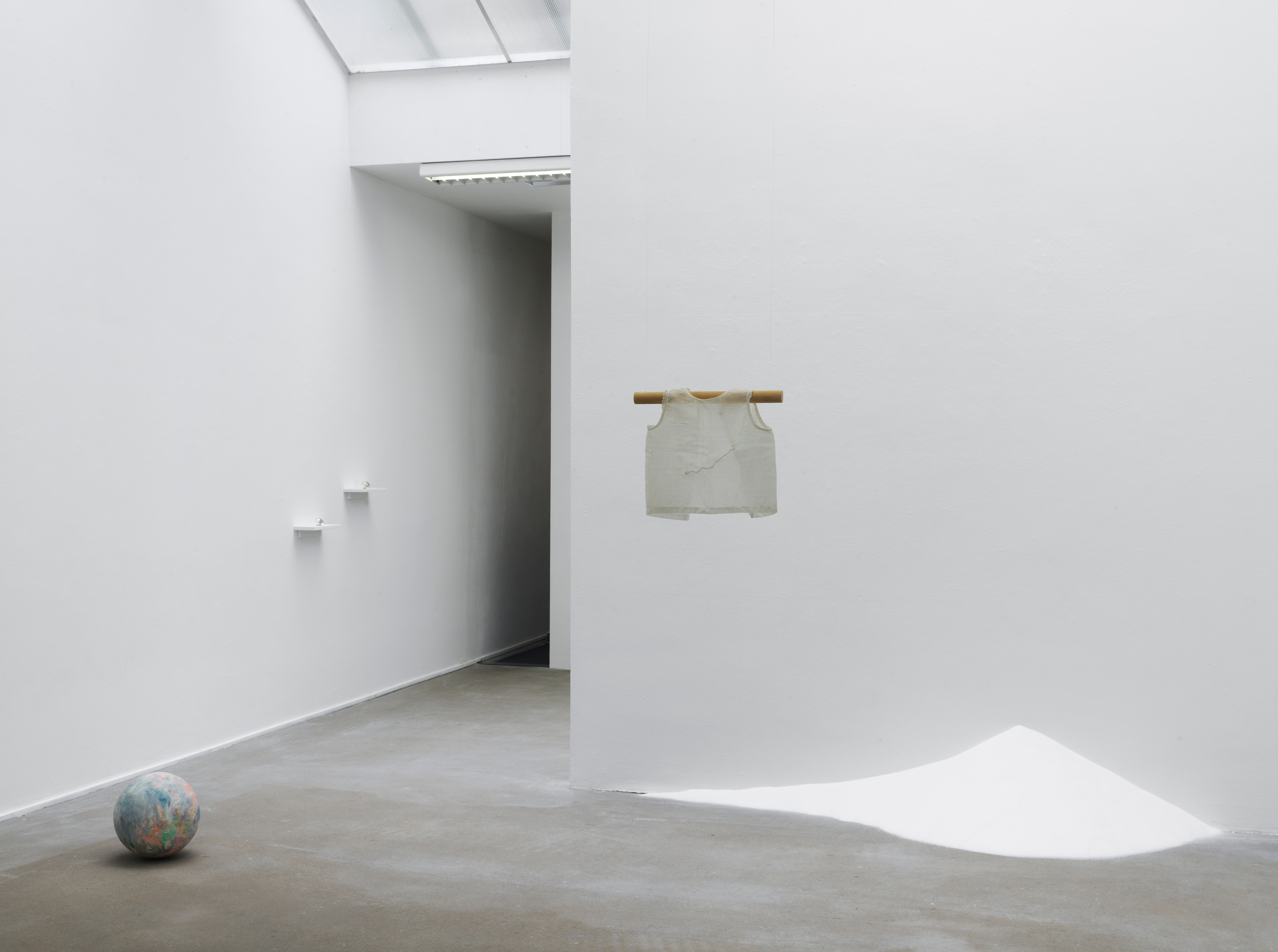 003.GAL.AKINCI-GROEPSHOW 'WHAT CAN A DOT BECOME_' 2019-PH.GJ.vanROOIJ.jpg