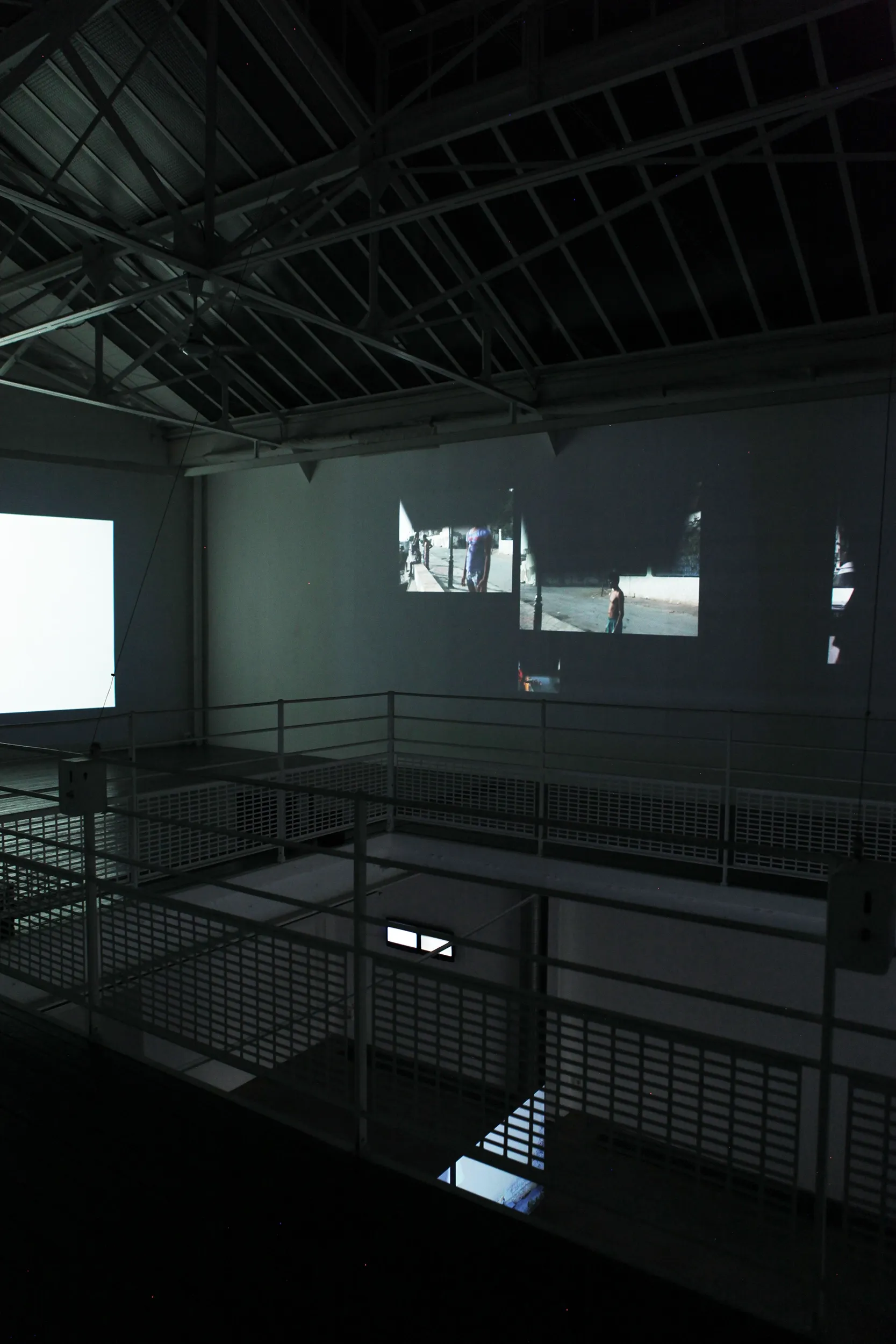 2-ismail-bahri-film-a-blanc-galerie-les-filles-du-calvaire-2015.webp