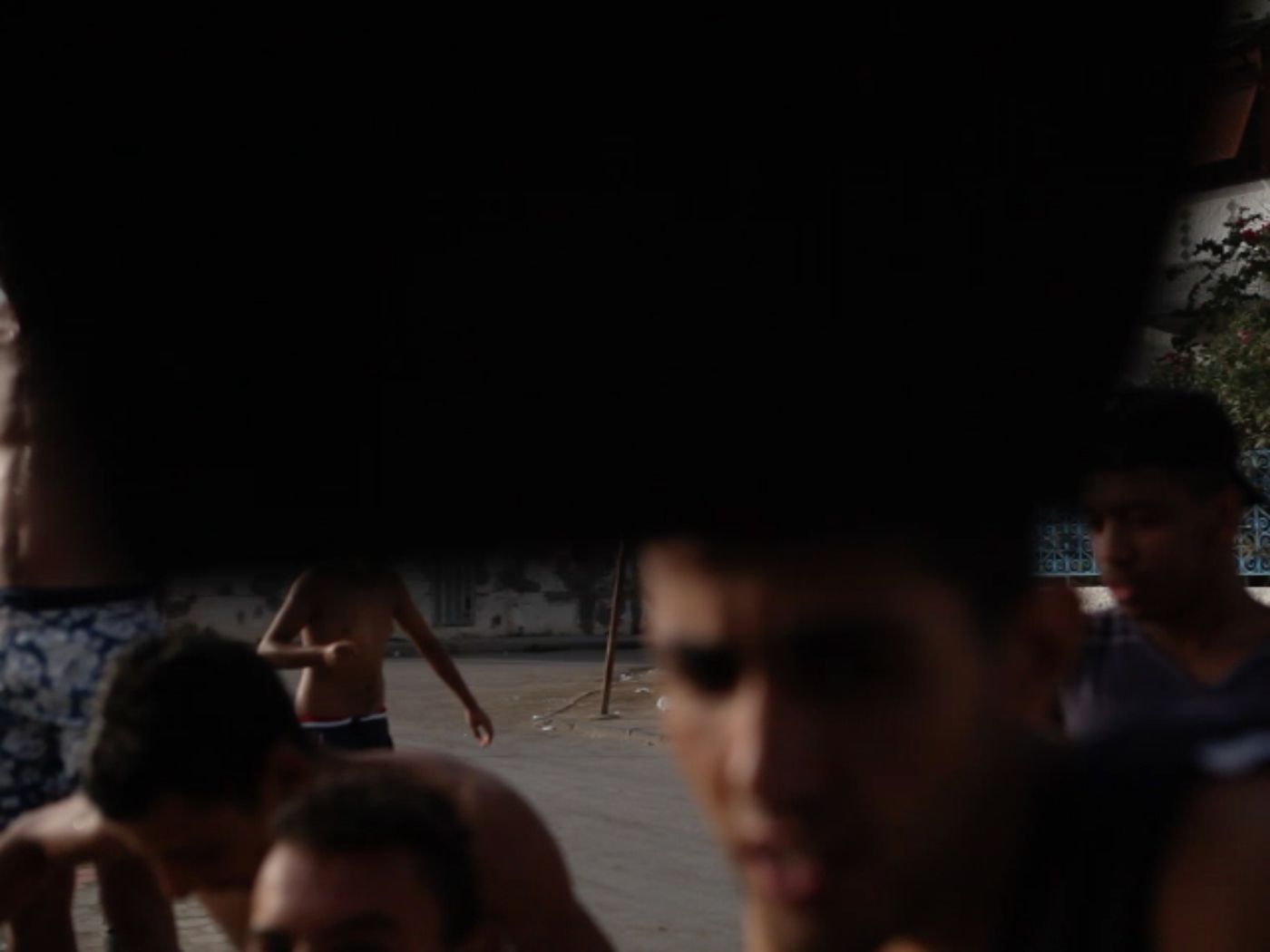 ismail-bahri-percee-baigneurs-video-2014-6.jpg