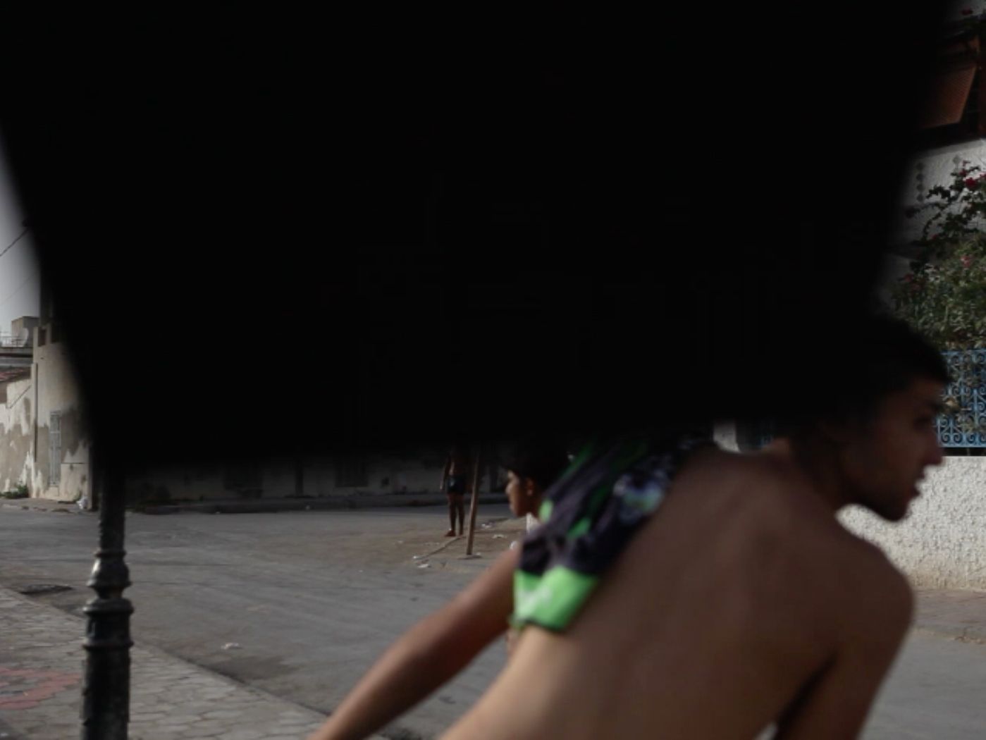 ismail-bahri-percee-baigneurs-video-2014-9.jpg